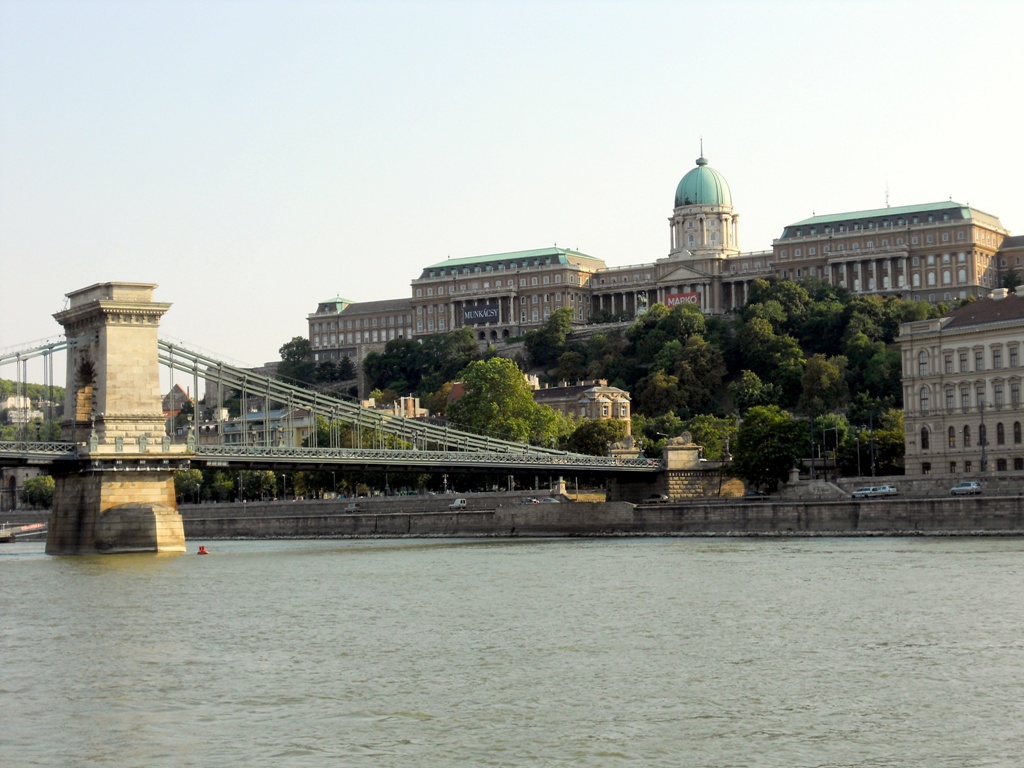 Palazzo Reale con il Ponte delle Catene